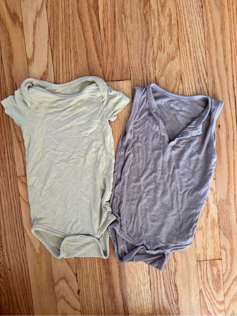 Kyte BABY Two-Pack Cotton Onesies in Sage Green and Taupe
